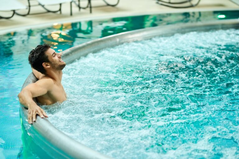 Menjaga Kesehatan Mental dengan Berenang di Kolam Renang Hangat